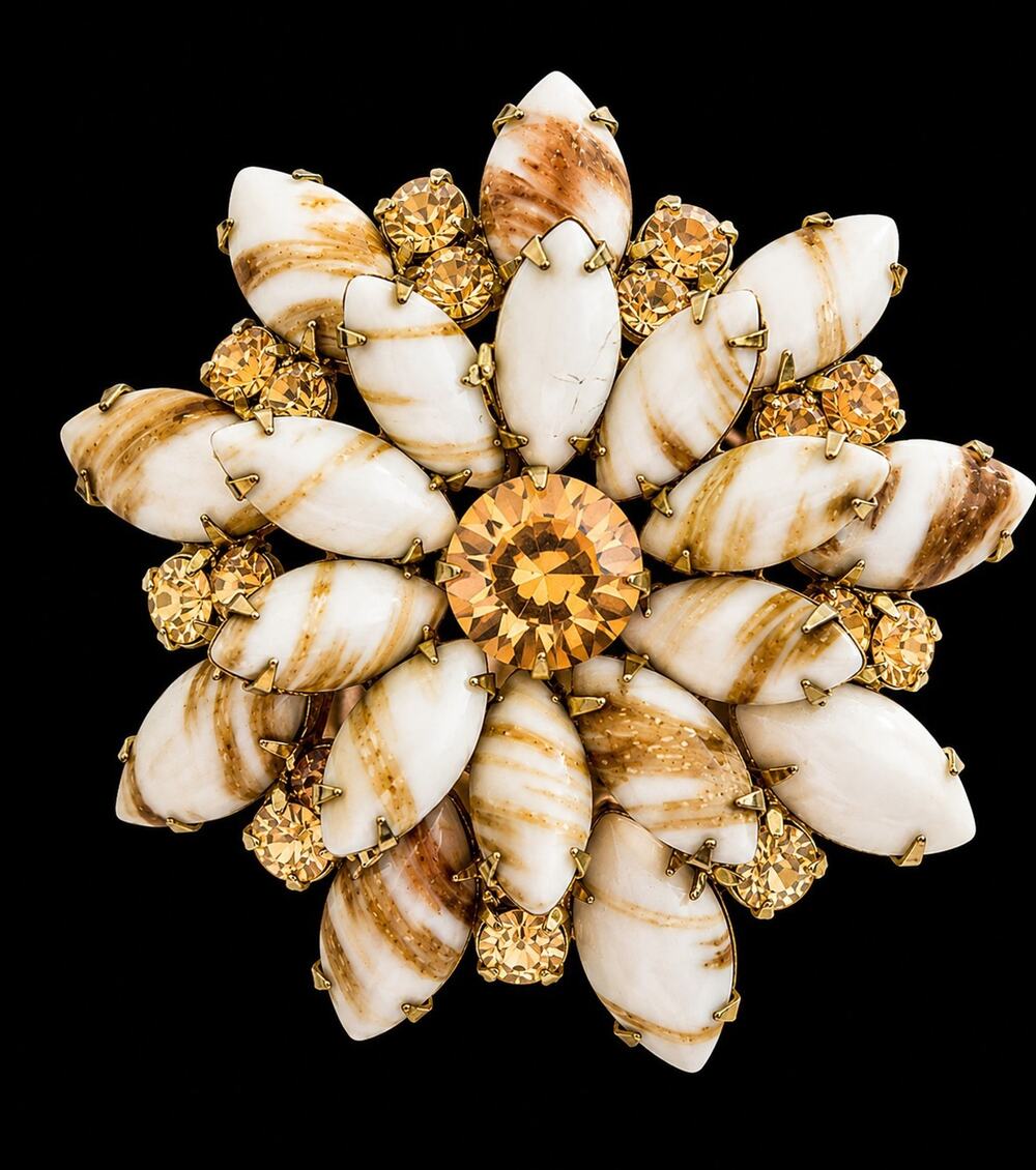 Vintage Juliana D&E DeLizza Elster White Milk Glass Copper Aventurine Brooch